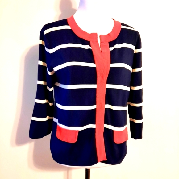 Sweaters - 💥3/$15 - Knit striped sweater Size large